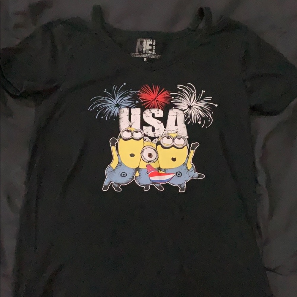 A black top with Minions